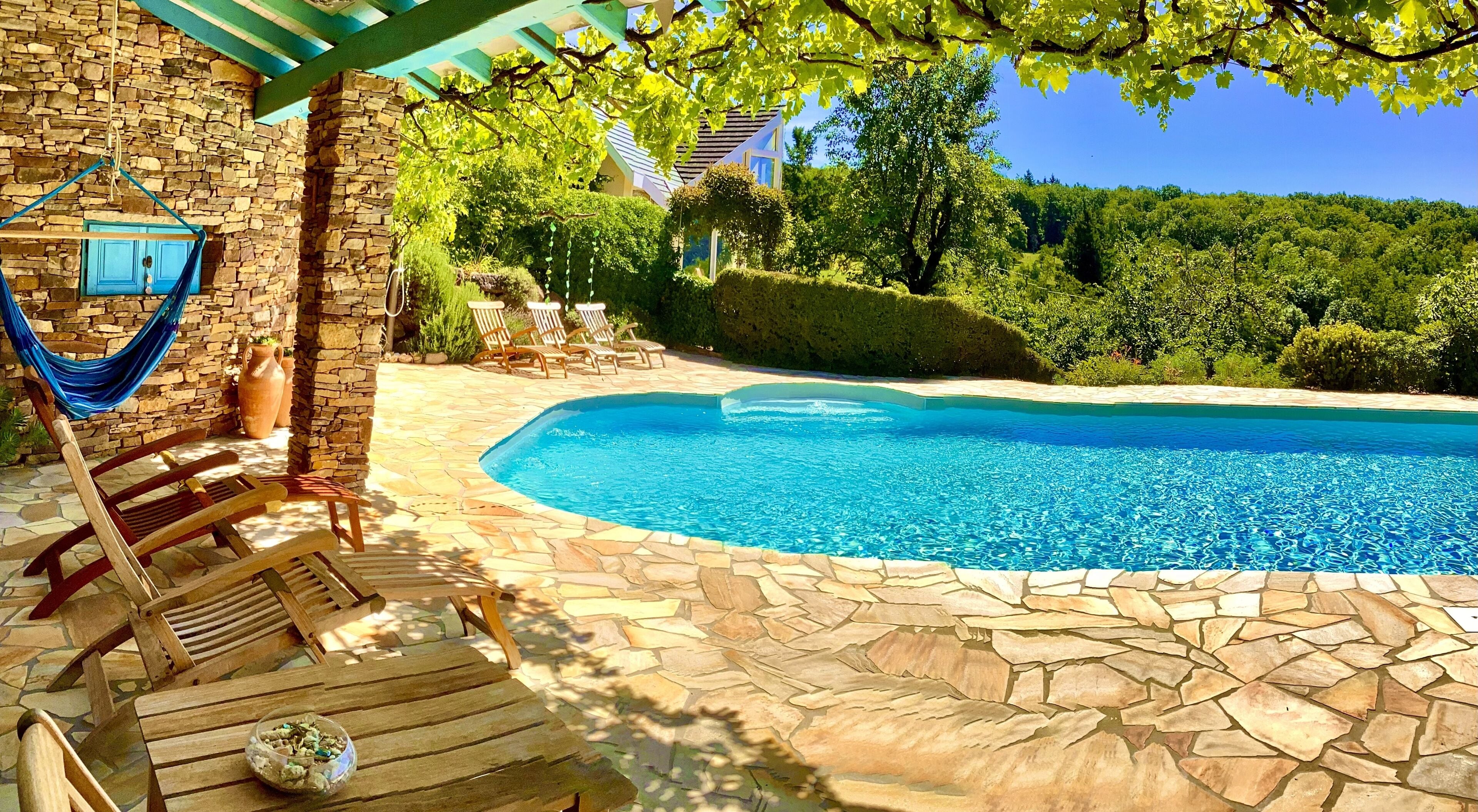 حمّام سباحة خارجي