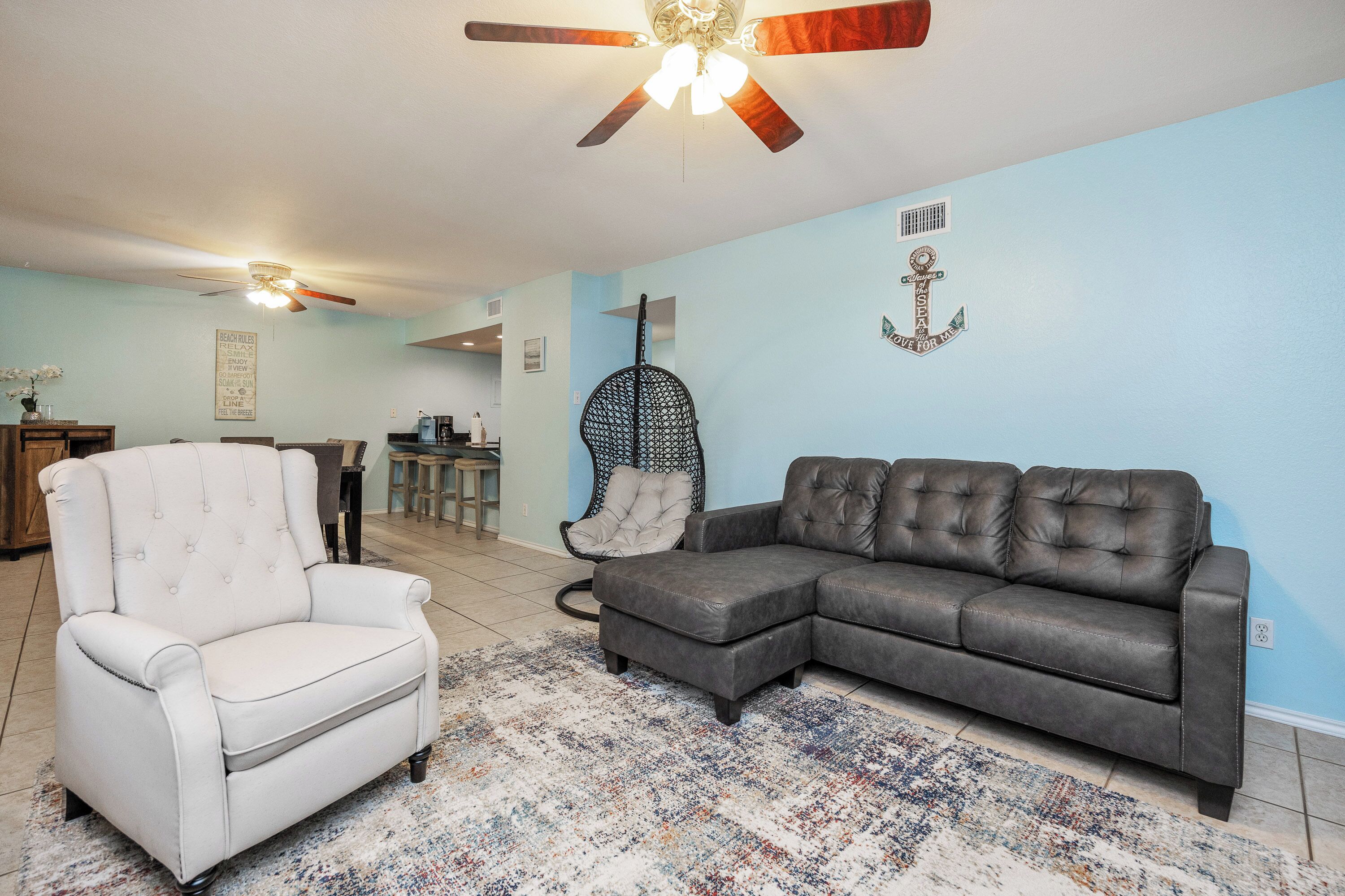 Älytelevisio, DVD-soitin, kirjoja