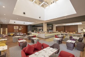 Daily buffet breakfast for a fee - Hyatt Place Wasl District Residences (Dubai)
