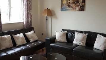 Apartment | Living room | Flat-screen TV