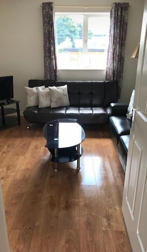 Apartment | Wohnzimmer | Flachbildfernseher