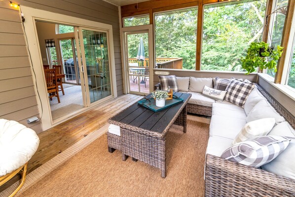 Smart-TV, Kamin, DVD-Player