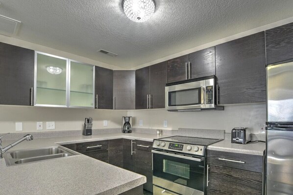 Fridge, microwave, oven, stovetop - Charming Condo 2 in Historic King James (Asheville)