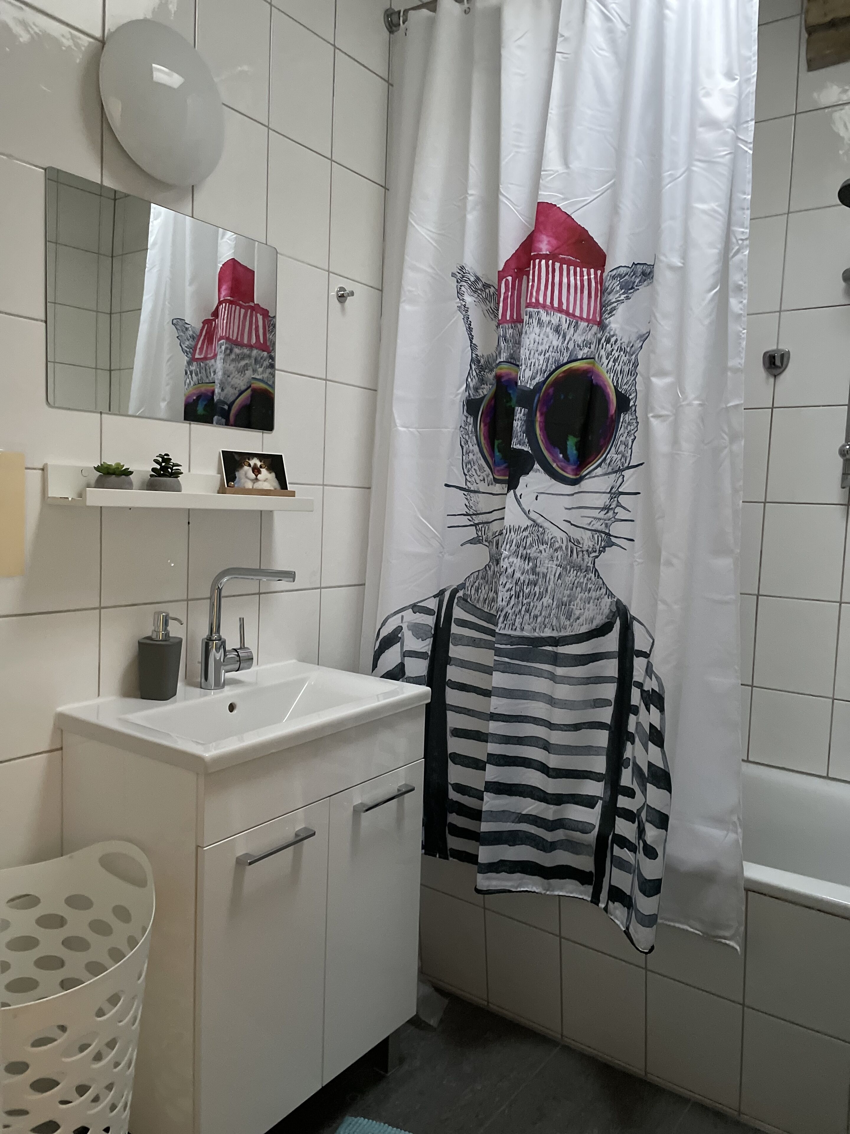 Badewanne, Haartrockner, Handtücher, Seife