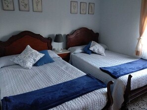 3 Schlafzimmer, Schreibtisch, Bügeleisen/Bügelbrett, WLAN