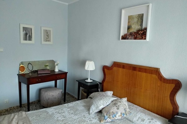 3 soverom, skrivebord, strykejern/-brett og wi-fi (mot et tillegg)