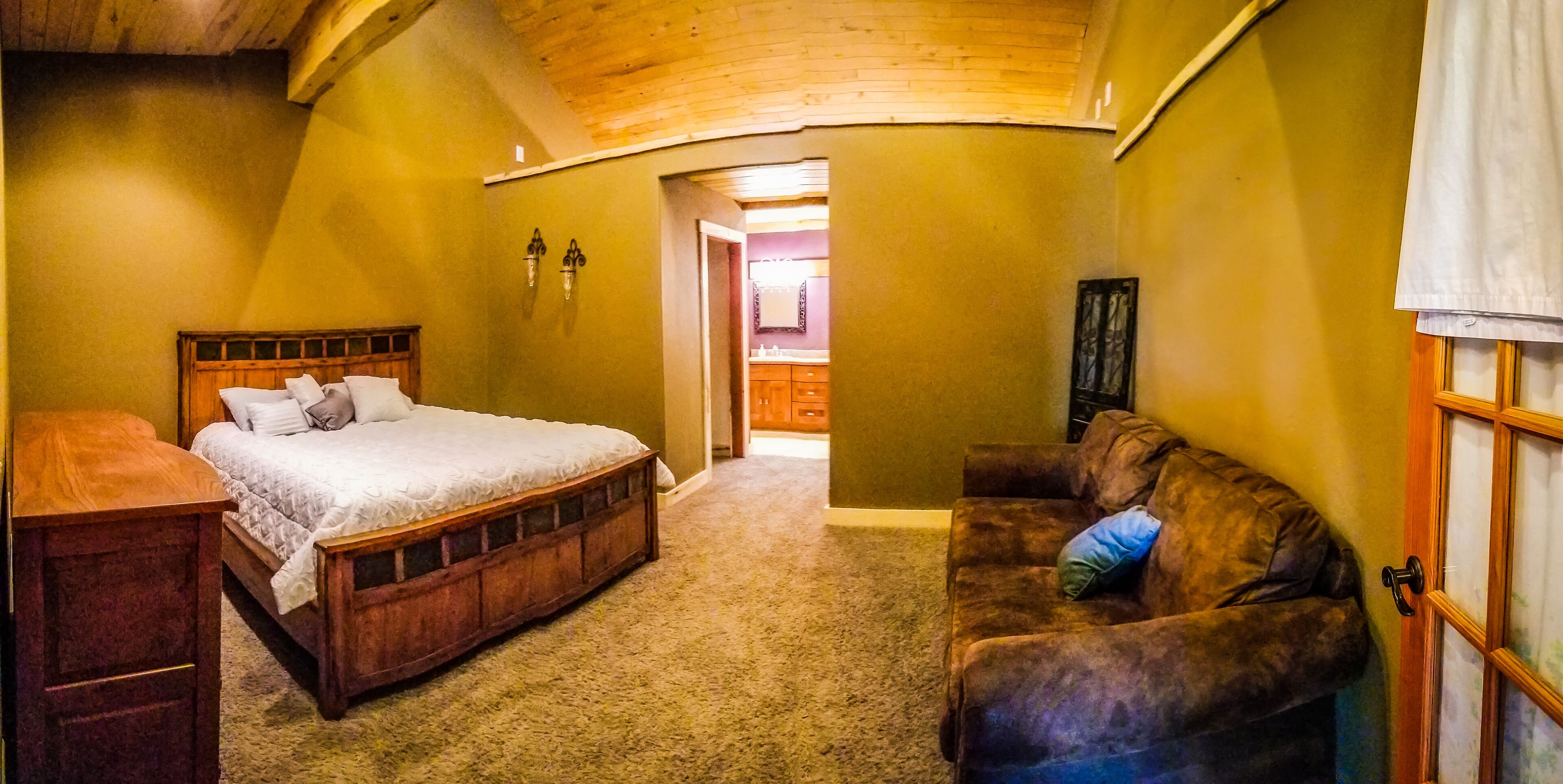 4 makuuhuonetta, silitysrauta/-lauta, vauvan matkasänky, Wi-Fi