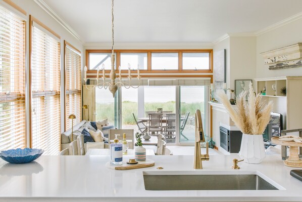 Smart TV, chimenea, reproductor de DVD y videoteca