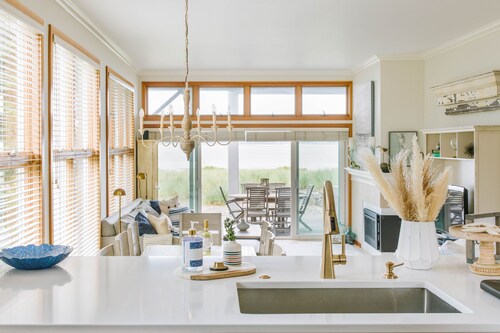 Beachfront Getaway in Semiahmoo