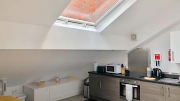 冰箱、微波炉、烤箱、炉灶