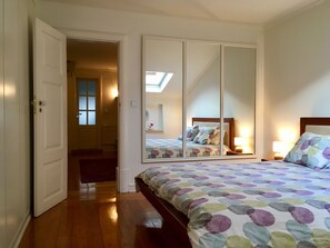 2 bedrooms, iron/ironing board, travel crib, internet
