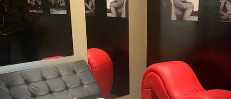 Apartment (LUX) | Verdunkelungsvorhänge, kostenloses WLAN, Bettwäsche