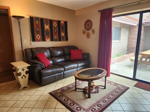 Smart TV, Netflix, reproductor de DVD y libros 