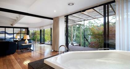 Centrally located 2-bedroom luxury villa in Australia’s spa country