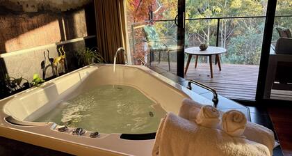 Centrally located 2-bedroom luxury villa in Australia’s spa country