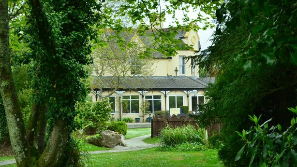 A traditional building with a symmetrical facade, large windows, and a central entrance. - 24 Strawberry Hill, Tolroy Manor (Hayle)