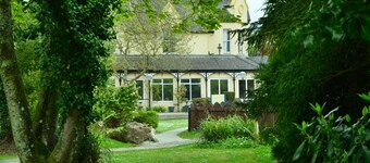 Well equipped for your family holiday, this home from home offers accommodation for up to five