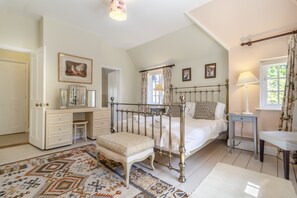 5 dormitorios, tabla de planchar con plancha, wifi gratis y ropa de cama