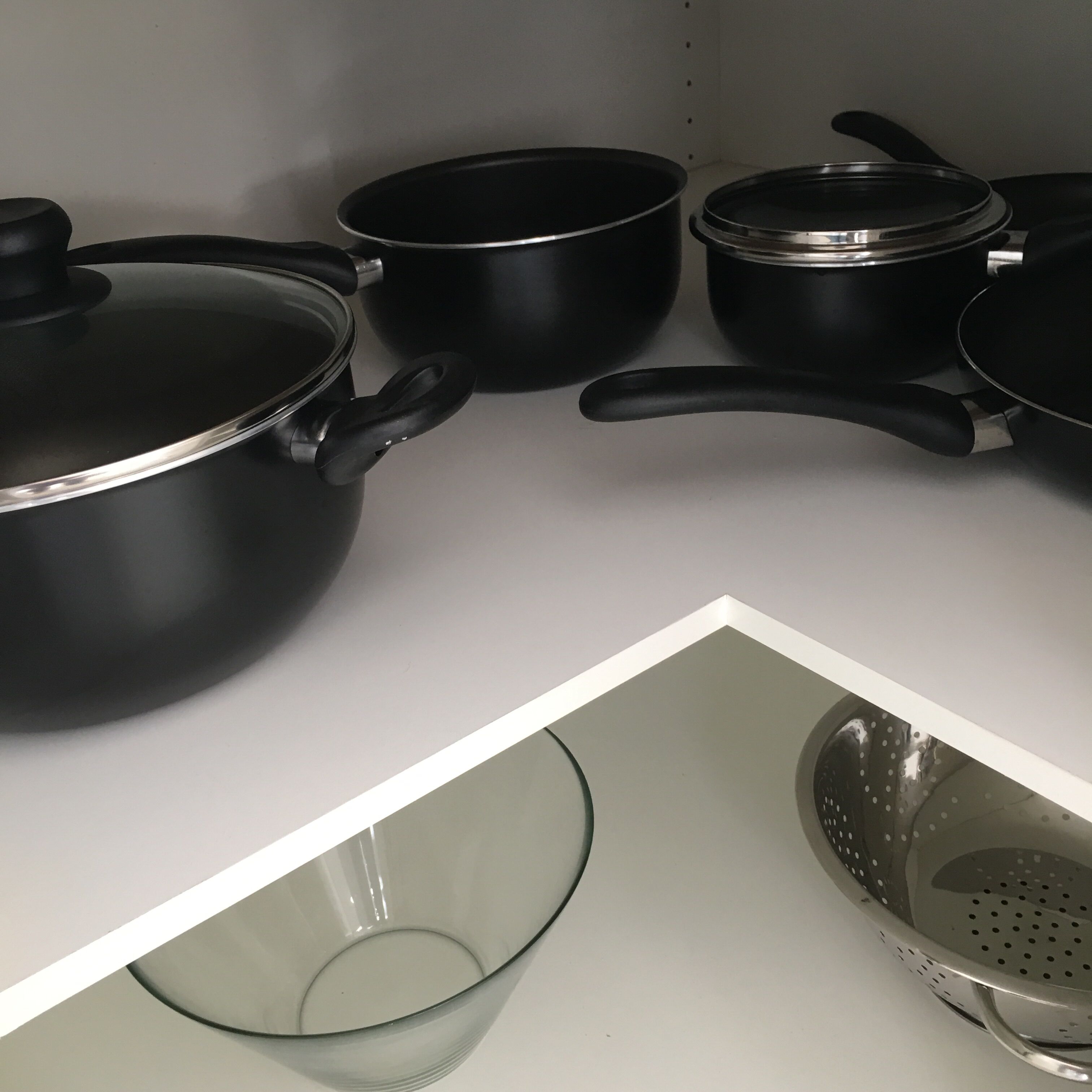 Cozy 3BR Townhouse in Liverpool CBD with AC & dedicated underground parking spot — image 12