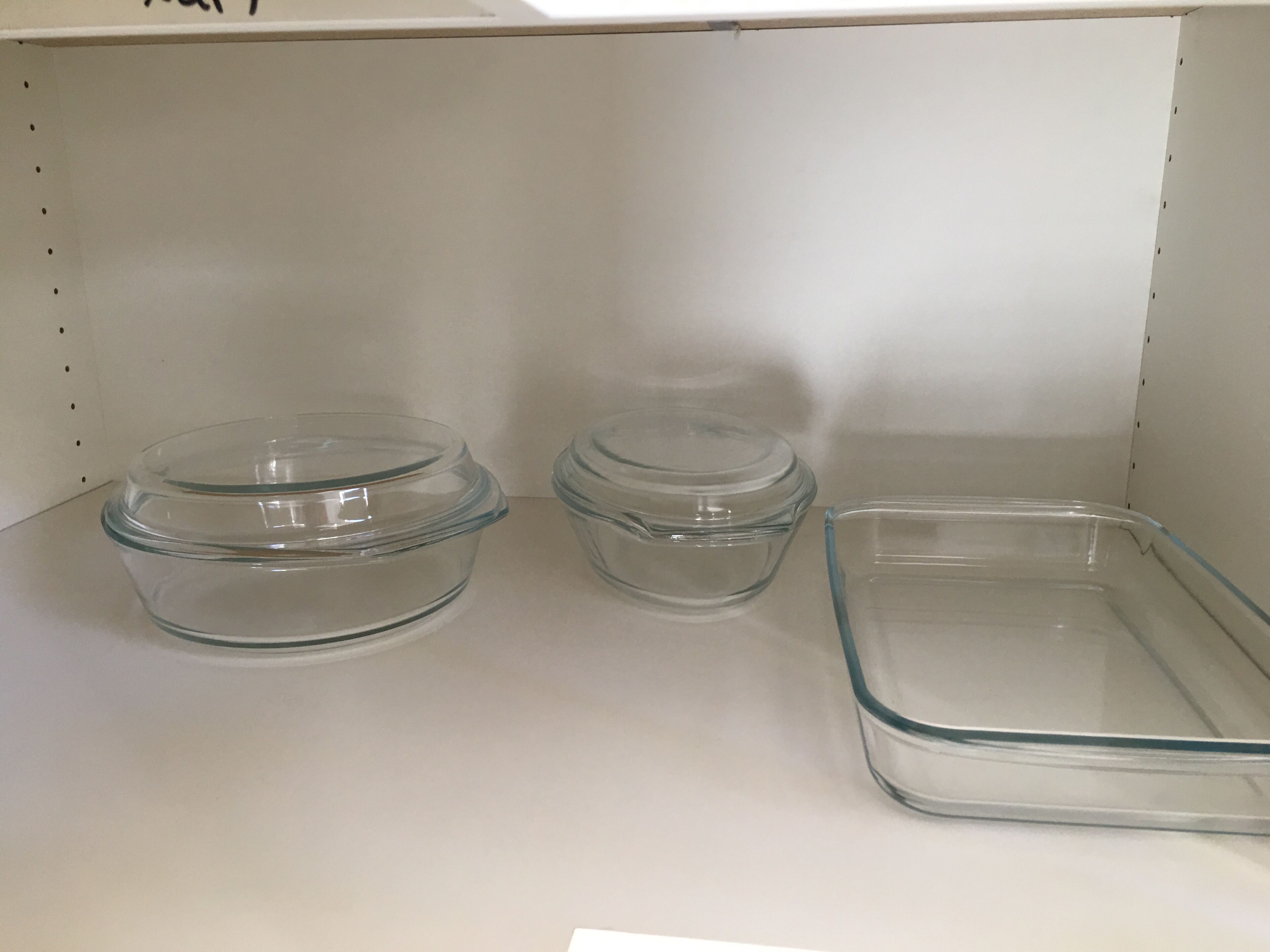 Cozy 3BR Townhouse in Liverpool CBD with AC & dedicated underground parking spot — image 11