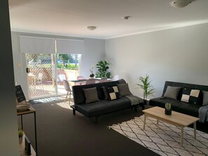 TV, Netflix, streaming services