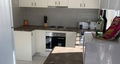 Gemütliches 3BR-Stadthaus im Geschäftsviertel von Liverpool mit eigener Tiefgarage