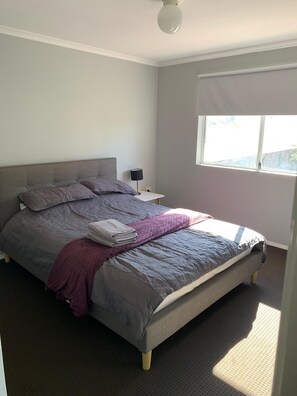3 quartos, ferros/tábuas de passar roupa, Wi-Fi, roupa de cama