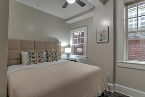 2 habitaciones, tabla de planchar con plancha y wifi gratis 