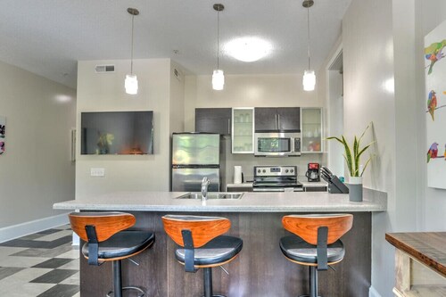 Charming Historic King James Building Unit #5