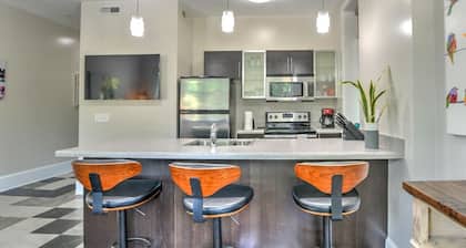 Charming Historic King James Building Unit #5