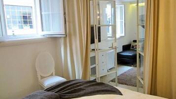 1 bedroom, iron/ironing board, travel cot, WiFi