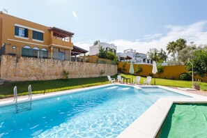 Outdoor pool - Beautiful Villa with views of the Coto de Doñana (Cadiz, San Lucar De Barrameda)