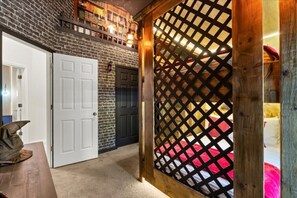 5 chambres, fer et planche à repasser, Wi-Fi, draps fournis