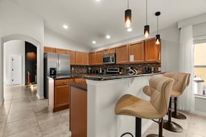 Coffee/tea maker, fridge, microwave, oven - 5 Bedrooms/ 3 Bathrooms/ Veranda Palms (4458 NP) (Kissimmee)
