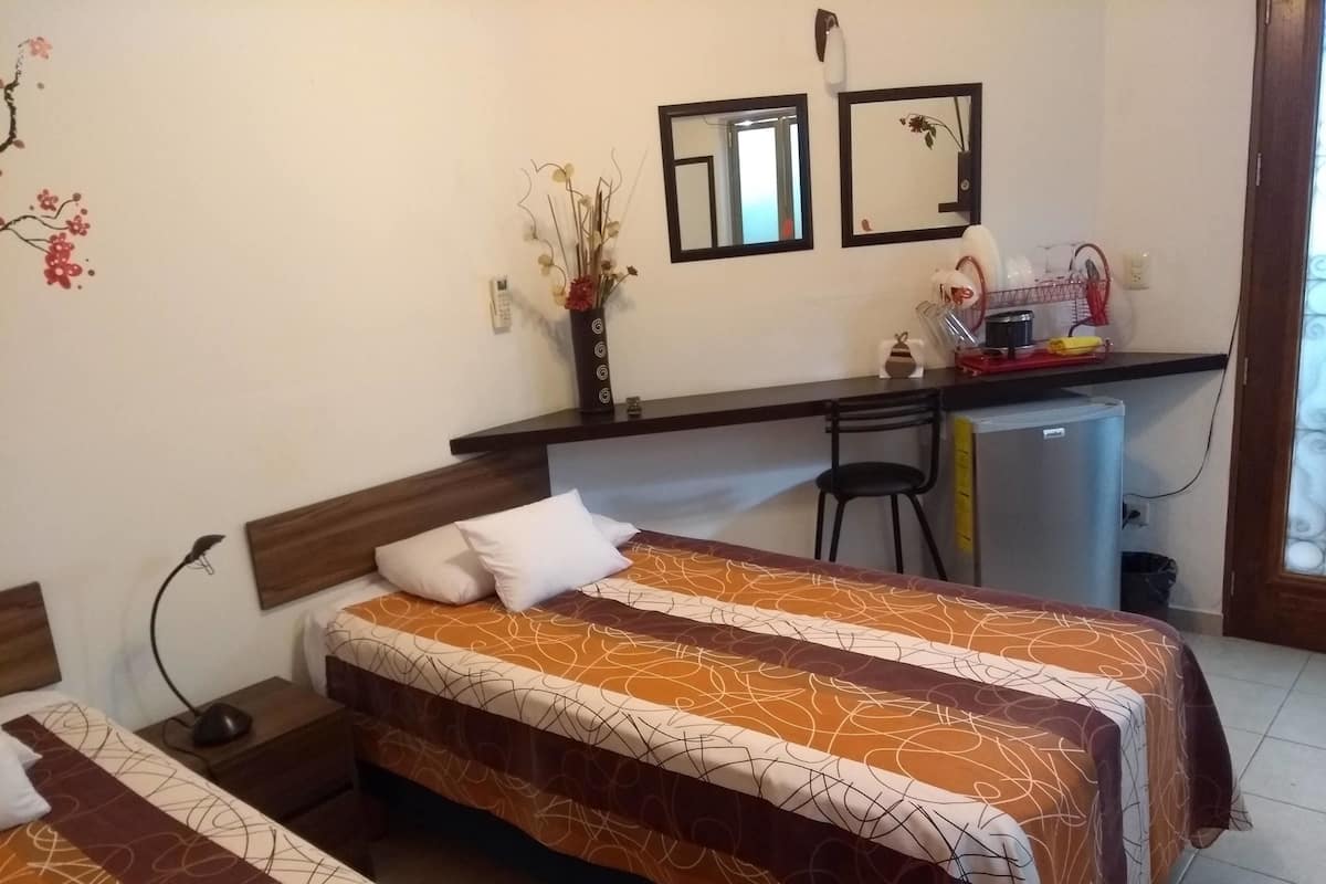 Basic-Apartment | Zimmersafe, Bügeleisen/Bügelbrett, kostenloses WLAN, Bettwäsche