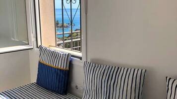 3 slaapkamers, een strijkplank/strijkijzer, wifi, beddengoed