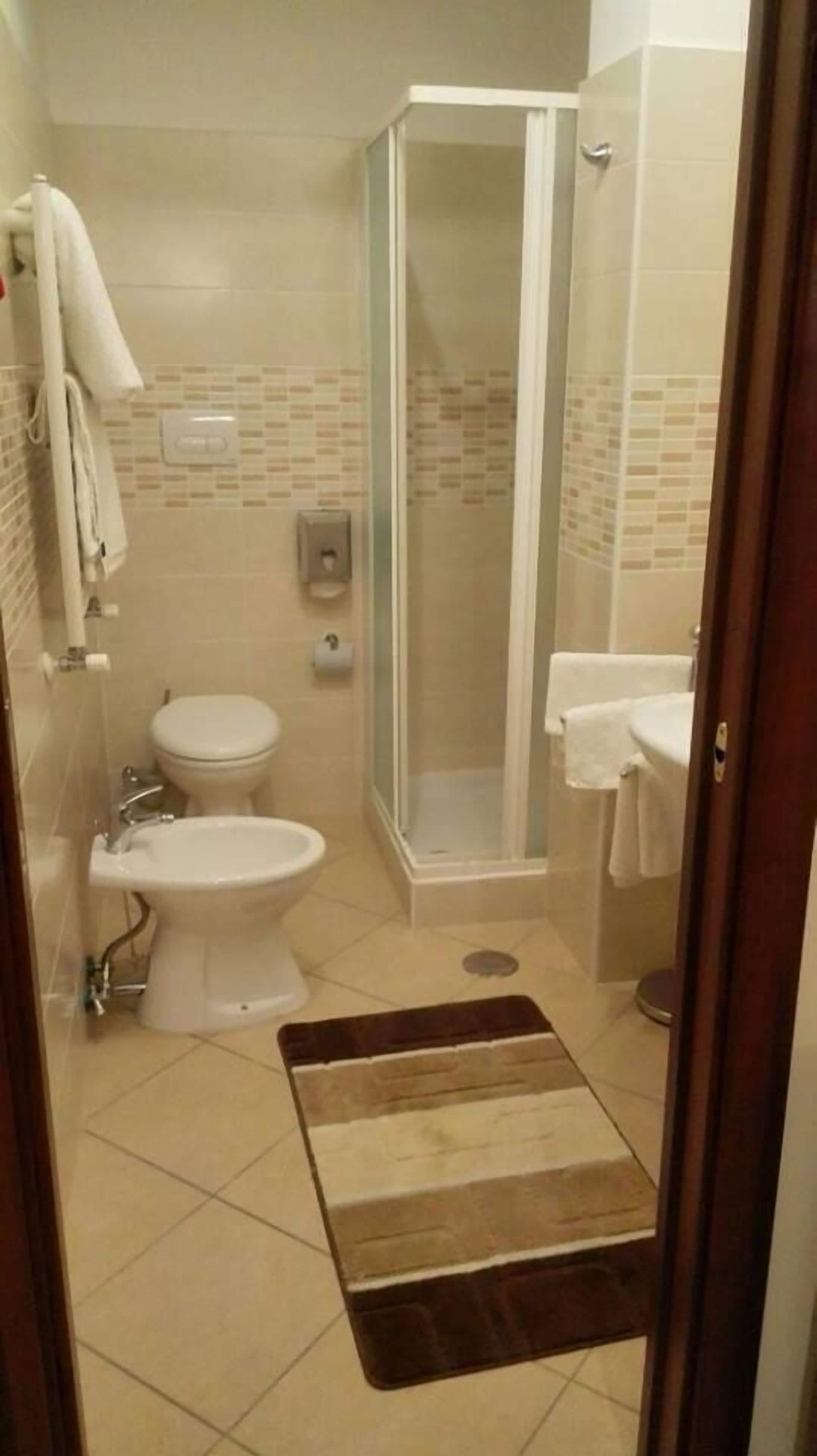 Quarto duplo luxo, 2 camas de solteiro (Tulipani) | Frigobar, escrivaninha, berços grátis, Wi-Fi de cortesia