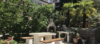 Apartment with loggia and fantastic sea view and close to the beach