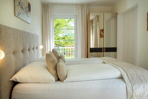 Panoramic Apartment, 1 King Bed with Sofa bed, Non Smoking, Garden Area - Residence Diana (Merano)