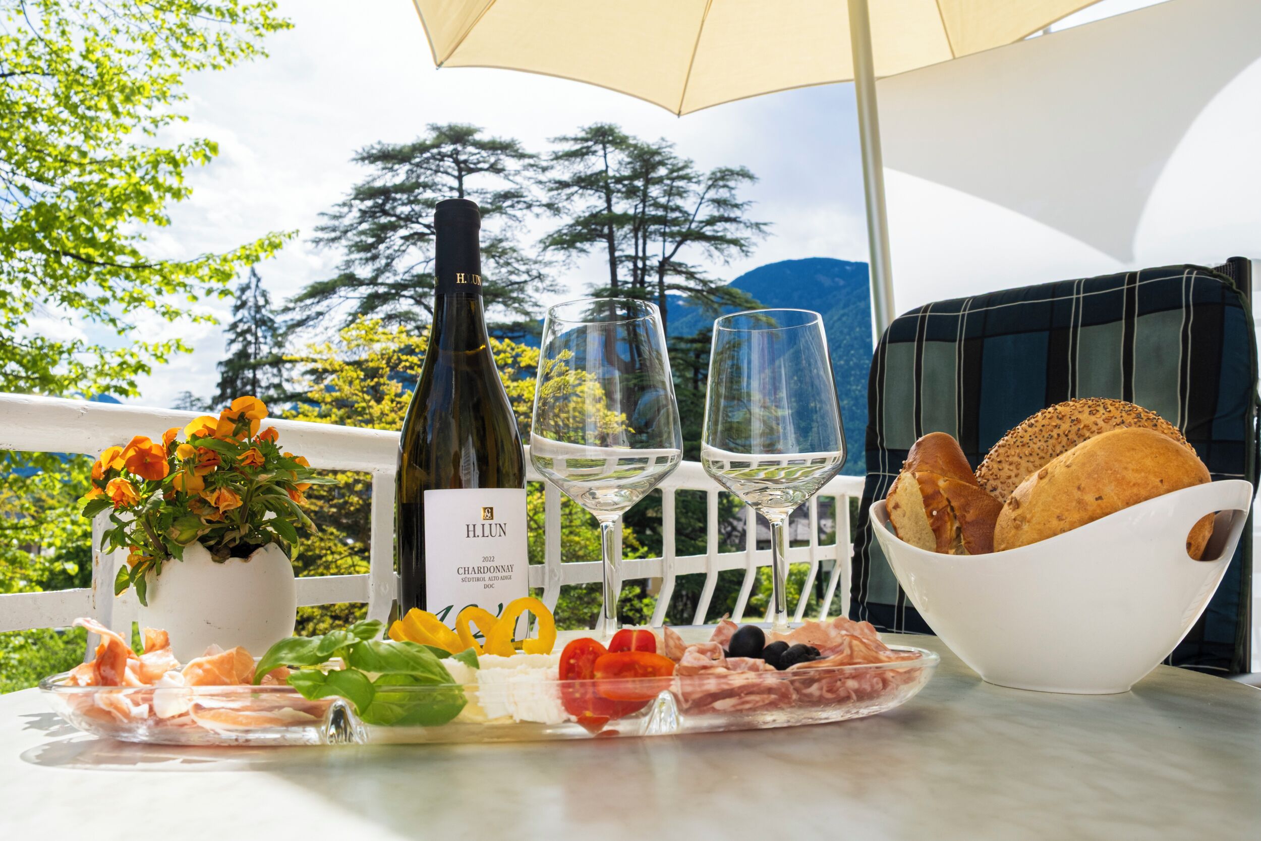 Căn hộ lãng mạn, ban công, khu vực vườn | Hiên