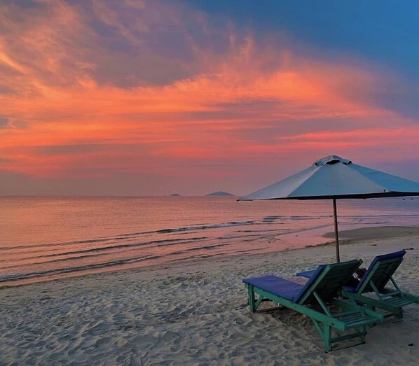 Beach nearby, white sand, 5 beach bars - Ancient Beach Boutique & Spa Hoi An (Da Nang)