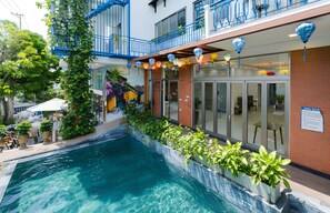Outdoor pool, sun loungers