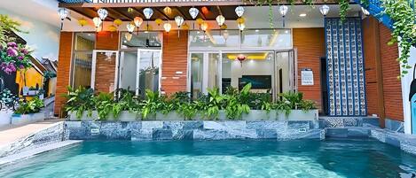 Outdoor pool, pool loungers