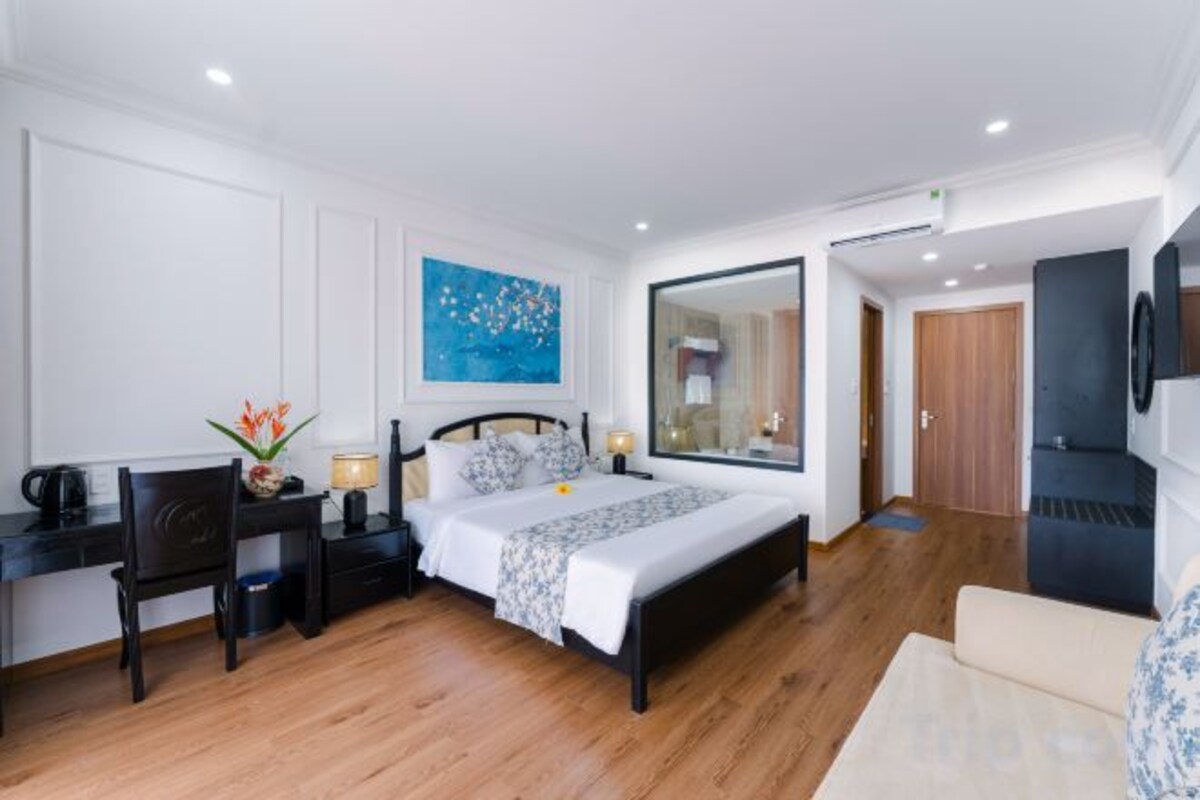 1 bedroom, premium bedding, memory foam beds, in-room safe