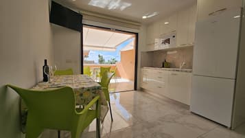 Panoramic apartment, 1 bedroom, partial ocean view (C102 Las Vistas TRG) | Wohnbereich