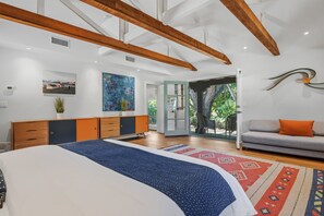 4 bedrooms, desk, iron/ironing board, WiFi (free) - Expansive and Modern Home With Pool and Tennis Court! (Santa Barbara)