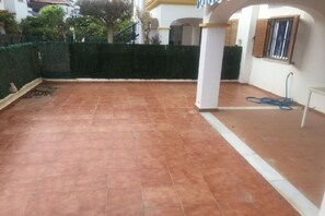 Property grounds - LOW WITH TERRAS ON 1ST LINE BEACH. REF870. (Vera Playa)