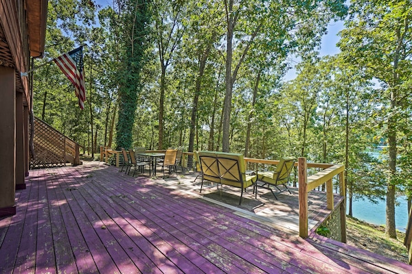 Golden Vacation Rental | 4BR | 2BA | 2,000 Sq Ft | 1 Step Required
