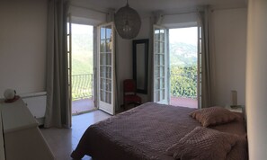 3 Schlafzimmer, Schreibtisch, Bügeleisen/Bügelbrett, kostenloses WLAN