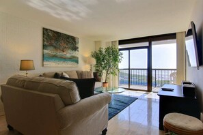 Flat-screen TV - 2 Bedroom 2 Bath wih Stunning Ocean View and Tranquility (Port Aransas)